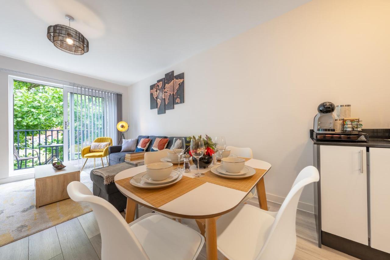 스테인스 Ashview 6 - Heathrow - Windsor - Free Parking 아파트 외부 사진
