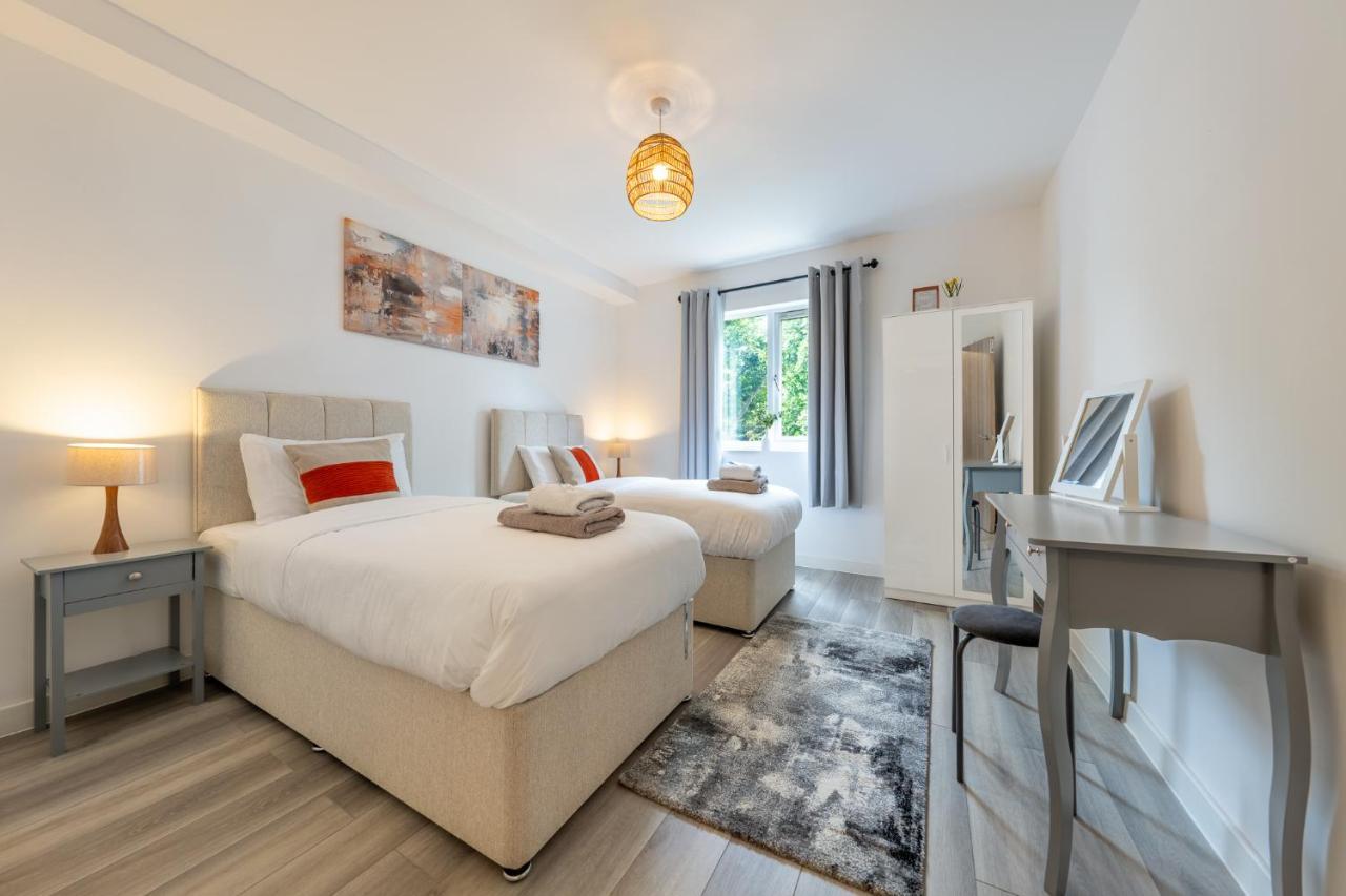 스테인스 Ashview 6 - Heathrow - Windsor - Free Parking 아파트 외부 사진